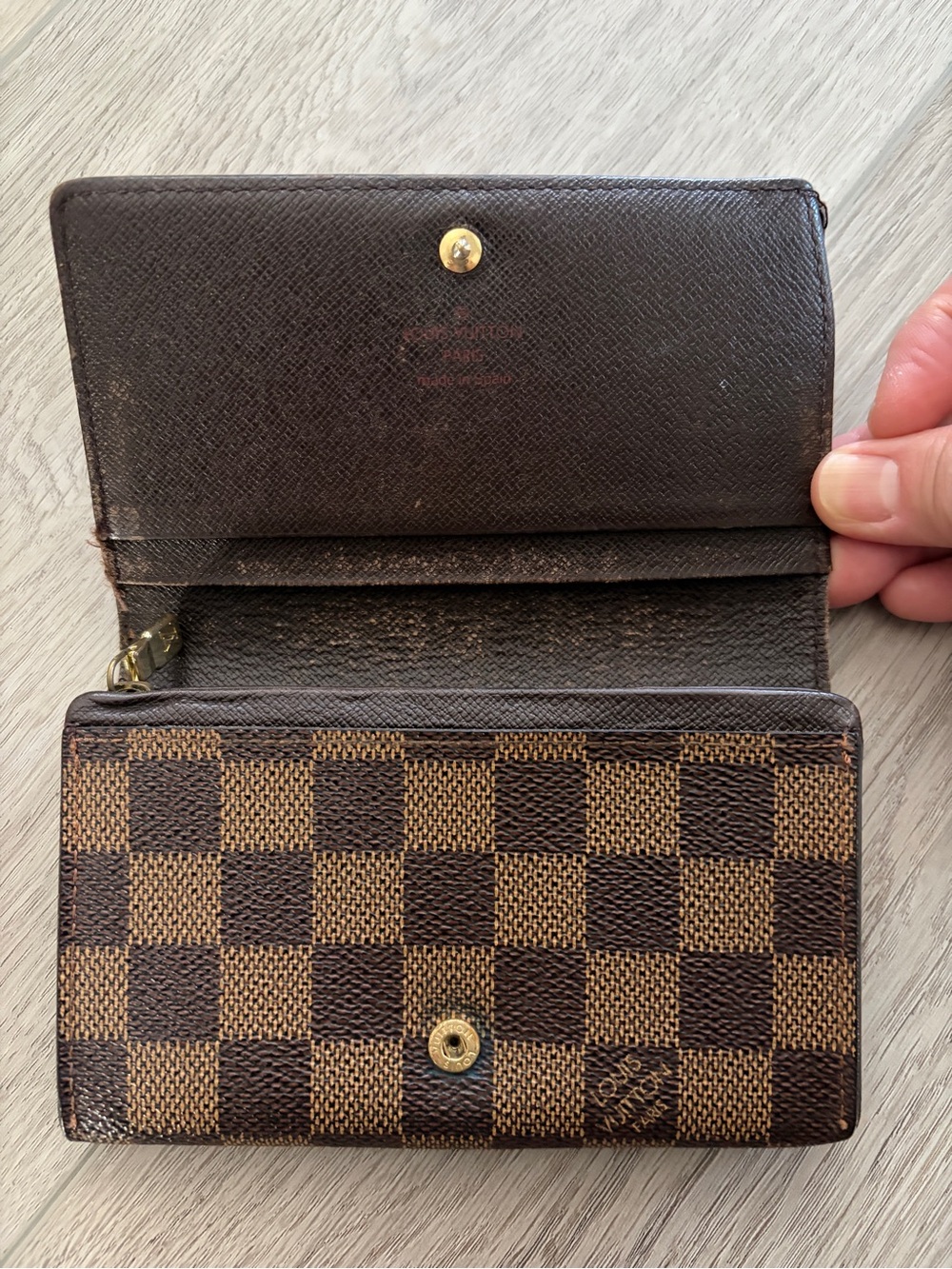 Louis Vuitton Brown Damier Medium Wallet with Gold Button - Picture 3 of 16